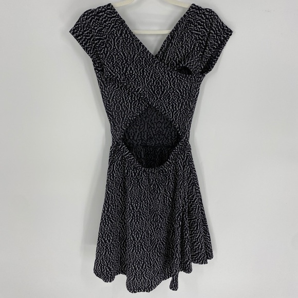 Urban outfitters black white stretch skater dress - Picture 4 of 6
